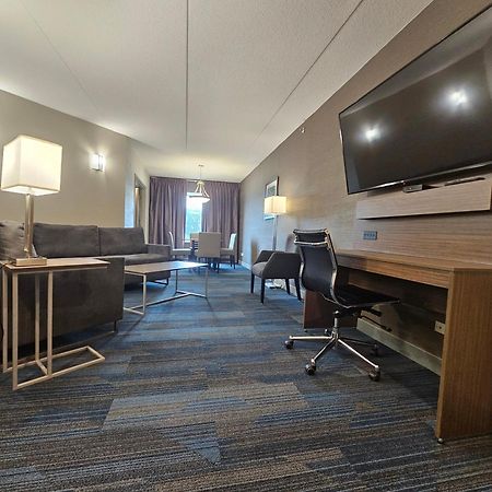 Clarion Hotel & Suites Brandon Eksteriør bilde