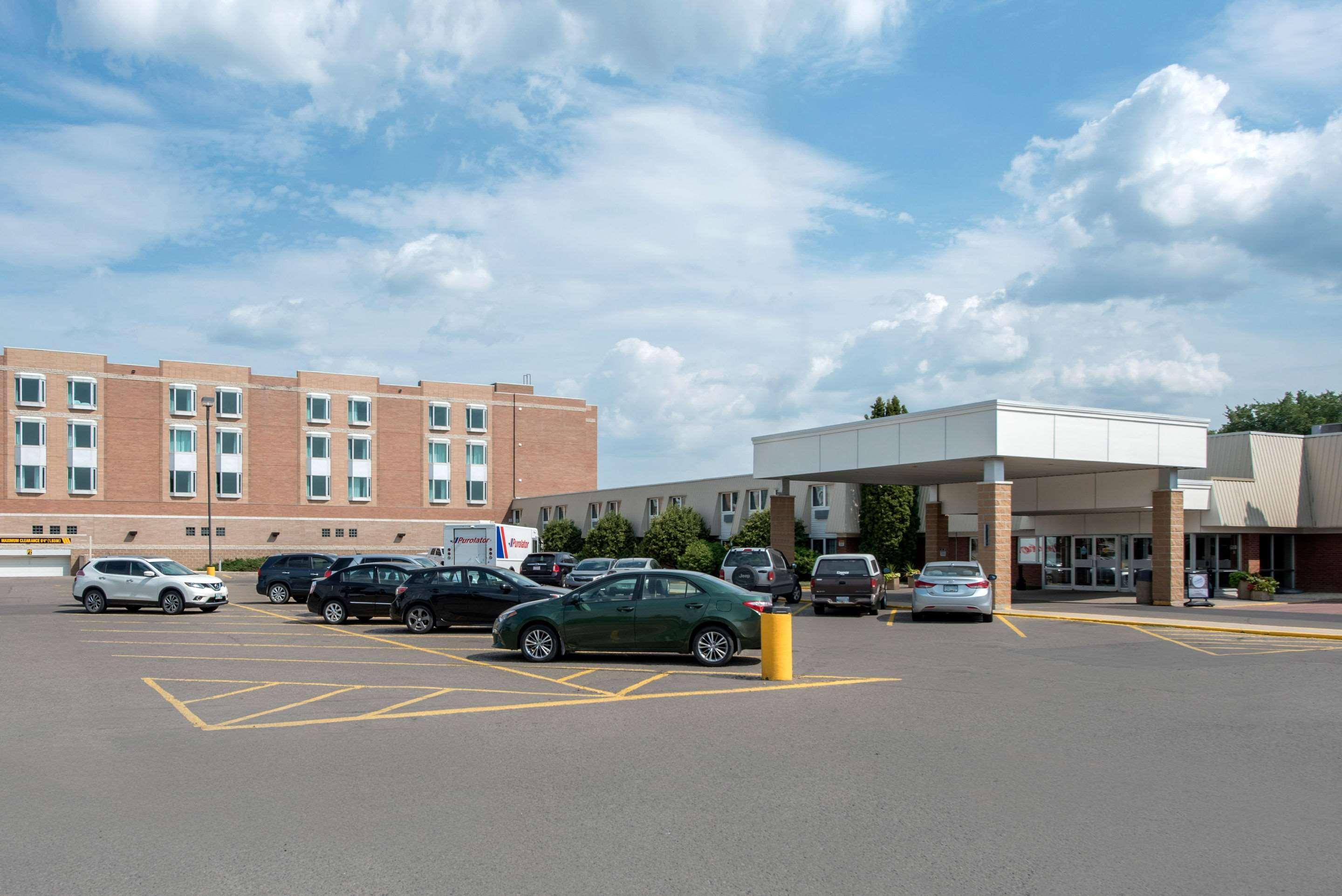 Clarion Hotel & Suites Brandon Eksteriør bilde