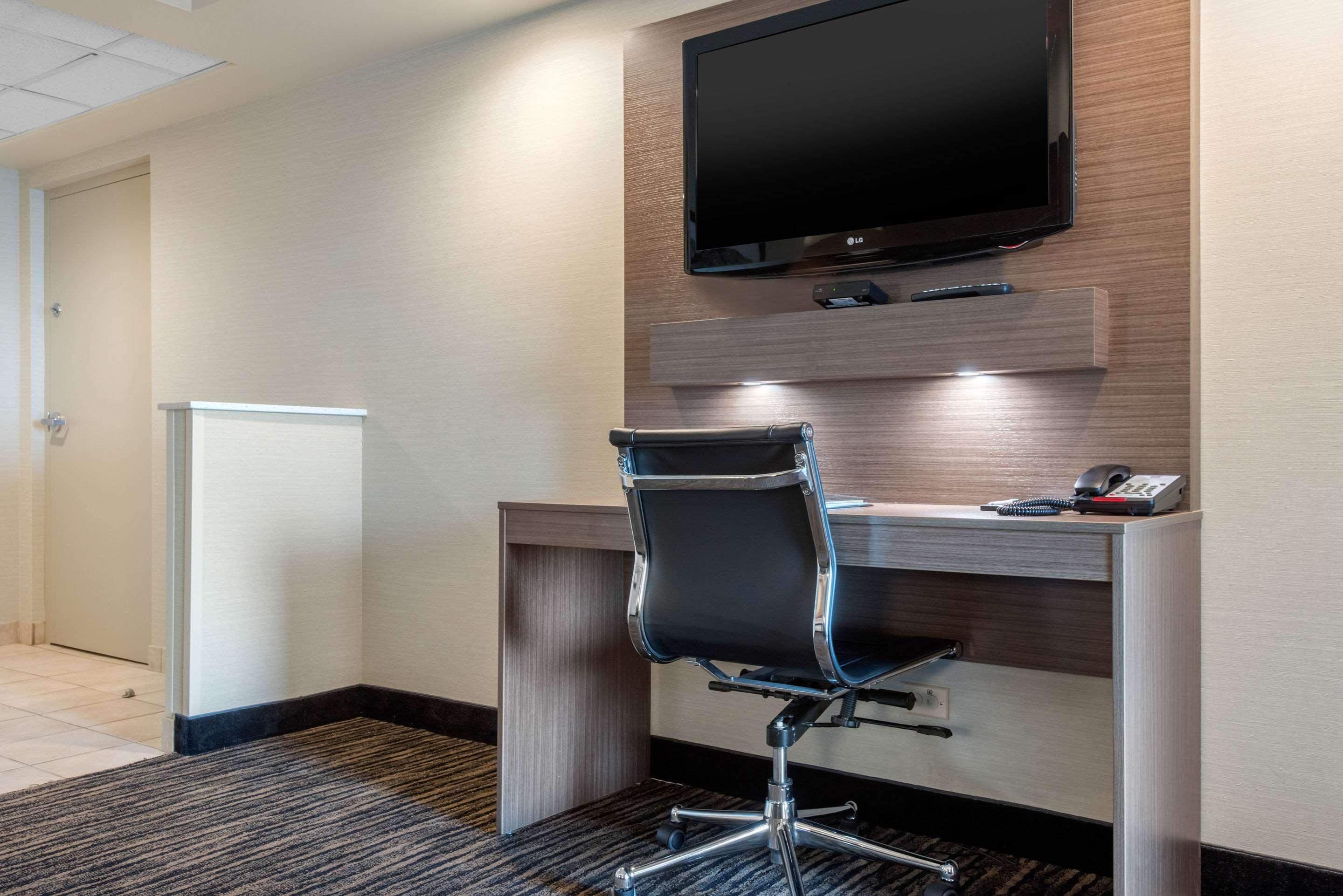 Clarion Hotel & Suites Brandon Eksteriør bilde