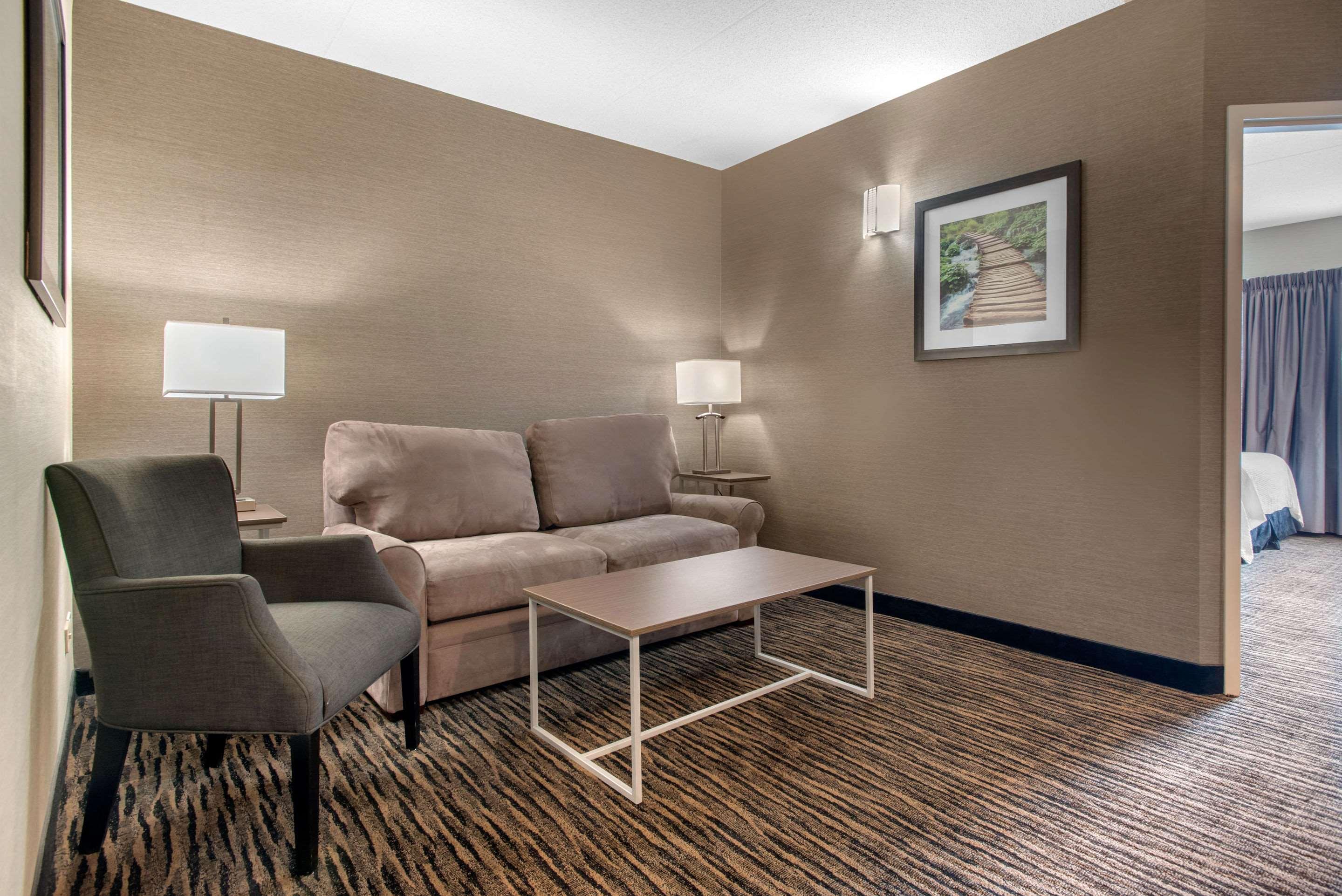 Clarion Hotel & Suites Brandon Eksteriør bilde
