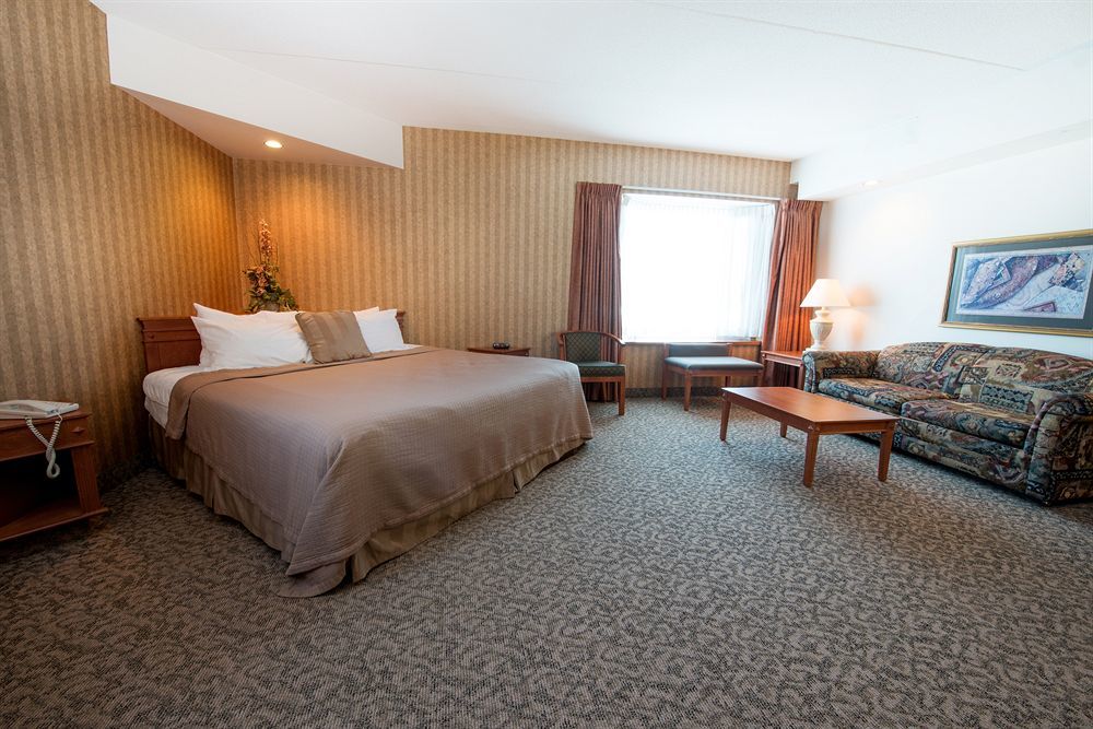 Clarion Hotel & Suites Brandon Eksteriør bilde
